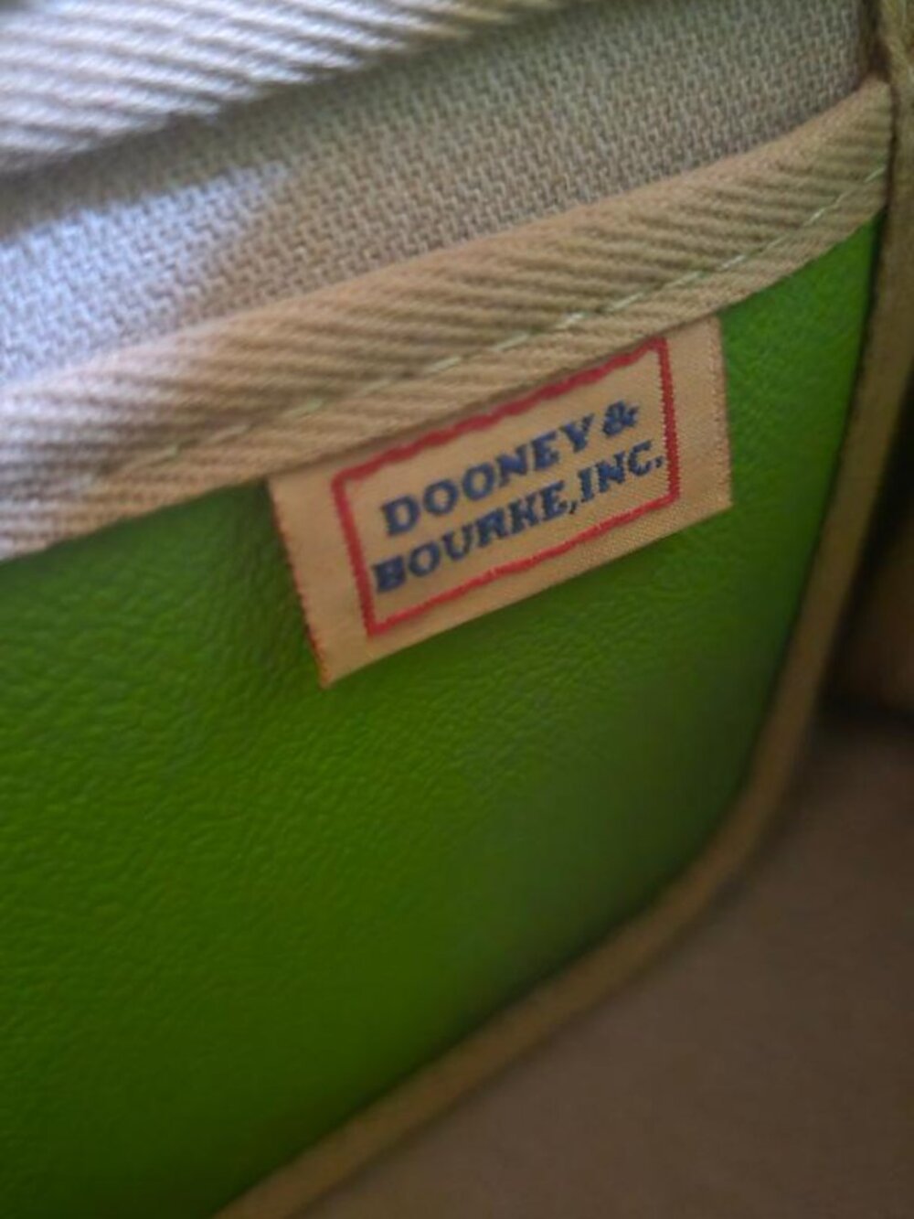 DOONEY & BOURKE  VINTAGE WAKEFILED TASSEL TOTE WITH STRAP - Picture 9 of 10